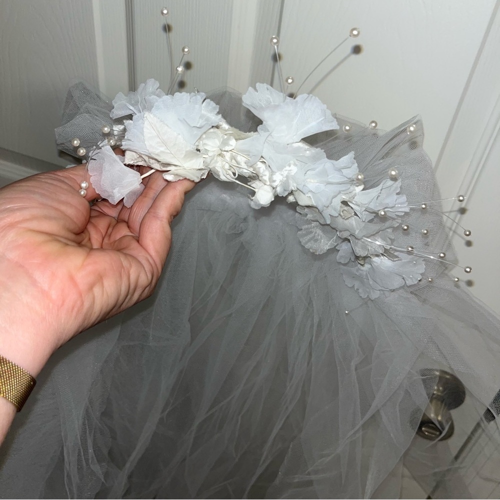 Elegant White Floral Veil with Pearls 32” vintage retro wedding bridal bride